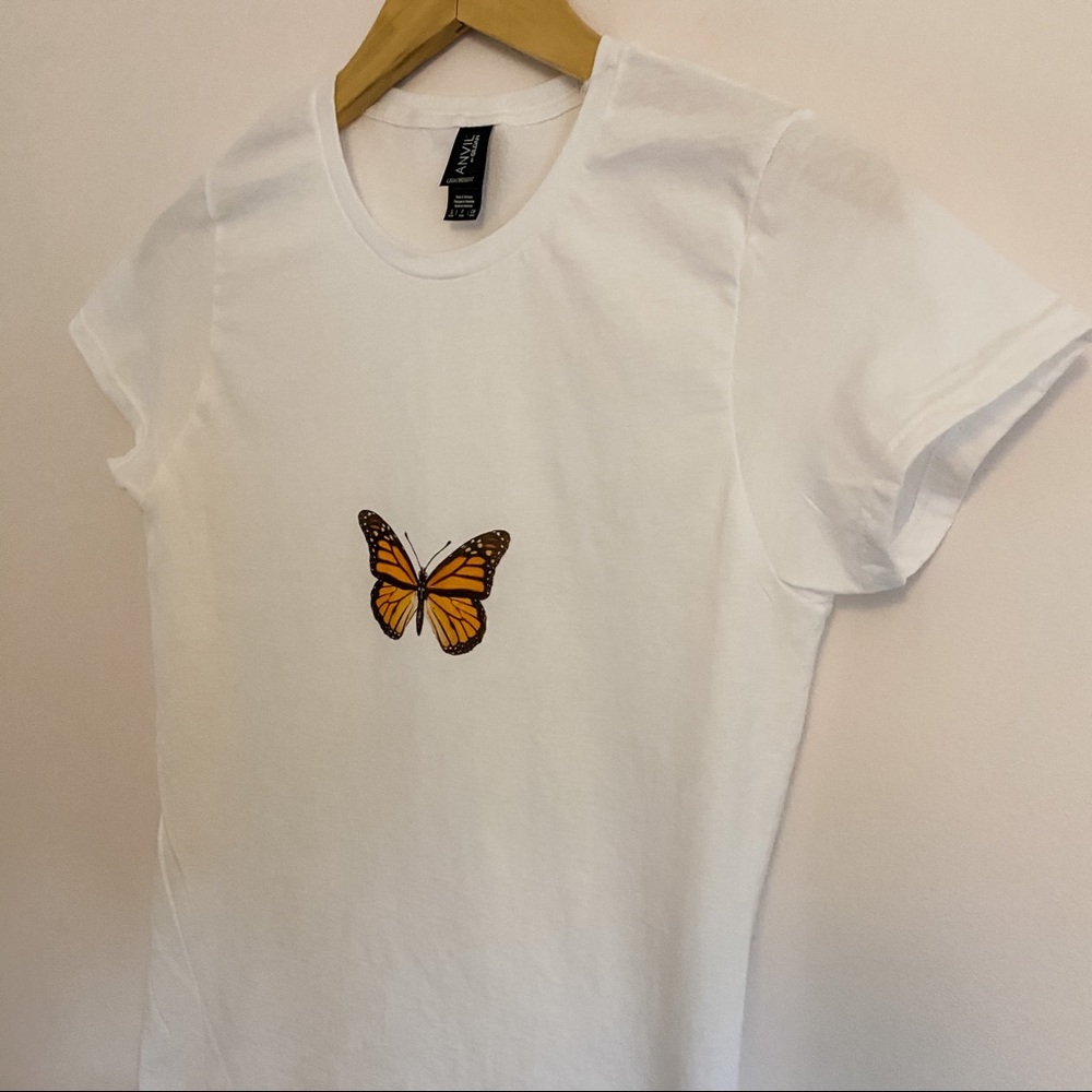 Minimalist Monarch Butterfly Graphic Tee T-Shirt - Picture 4 of 7